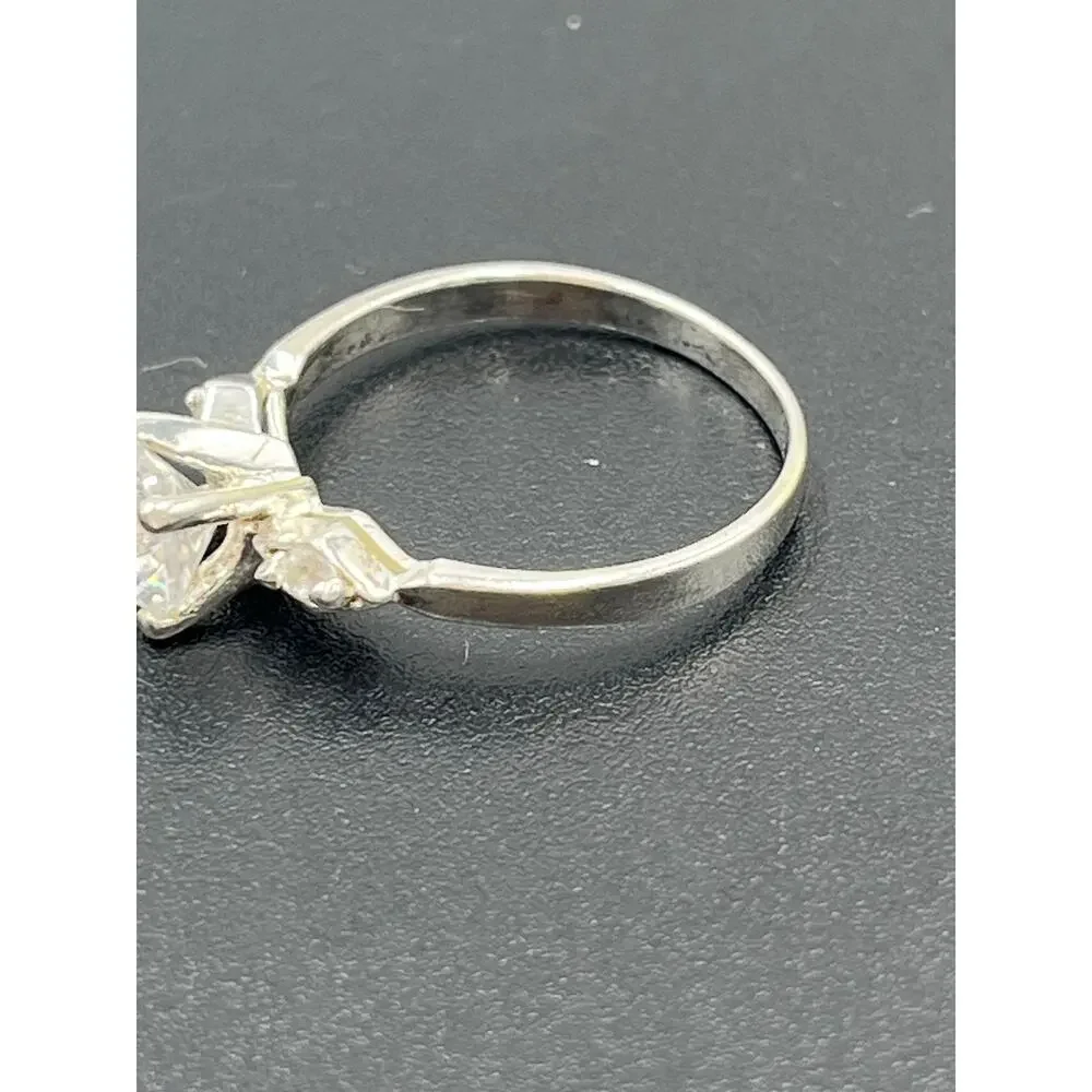 Designer Solitaire CZ Sterling Silver Sz 7 makers mark 2 grams Engagement‎  Ring